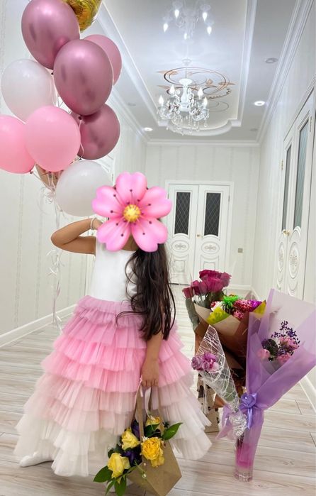 Очень красивое, нарядное платье р128 на 5-8лет