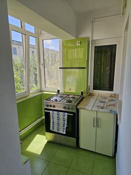 Inchiriez apartament cu 3 camere
