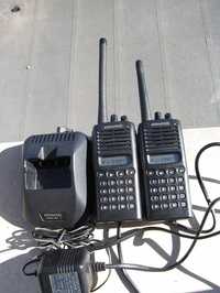 Две радиостанции уоки токи, носими Kenwood TK-270G