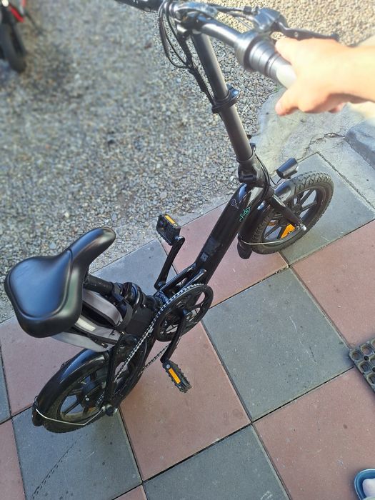 Vând bicicleta electrică