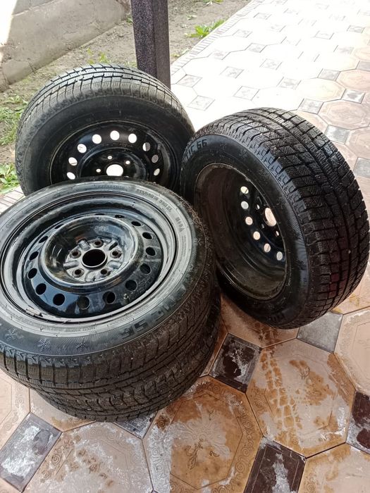 Зимнии резина почти новый