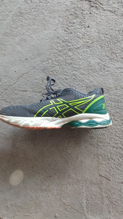 Продам кроссовки асикс