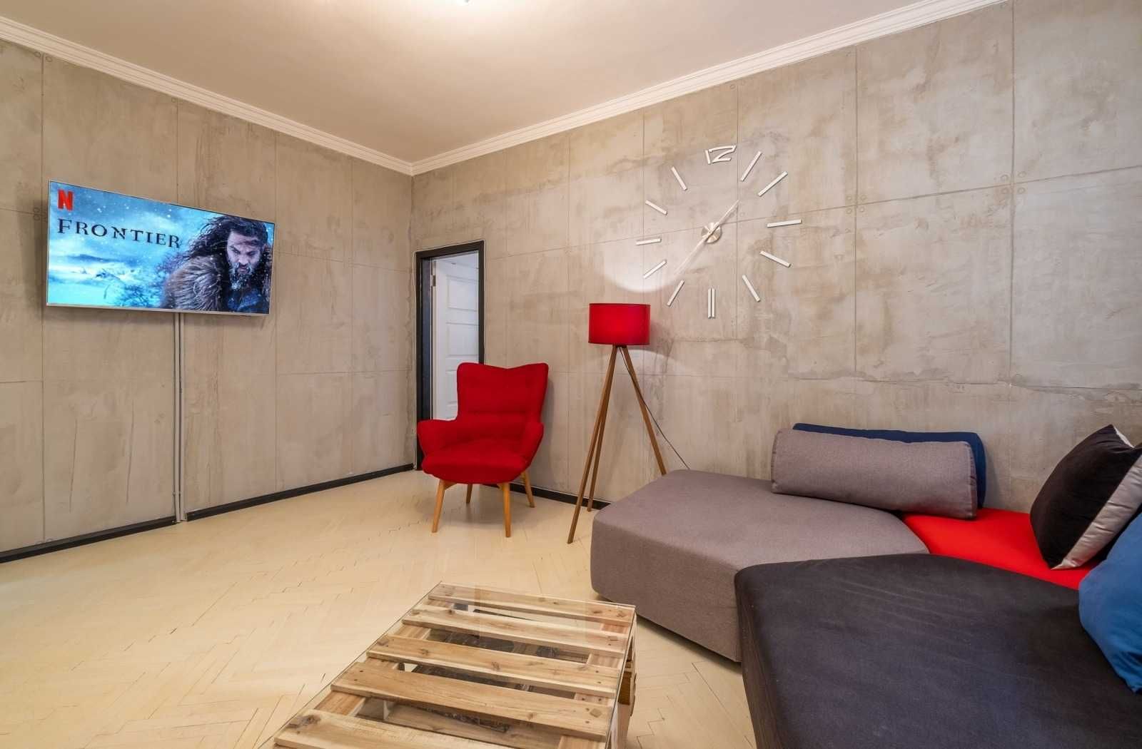 Четиристаен апартамент в центъра на град София  с гараж