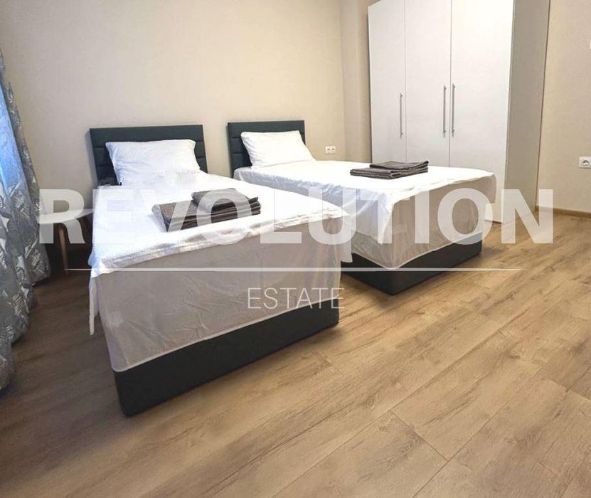 Дава се под наем Тристаен апартамент в Варна, Център - 110 кв.м за 1250 € - Снимка #5