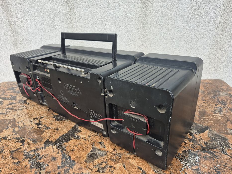 Radio Casetofon marca Sony model CFS 710L-functional

- Radio a fost p