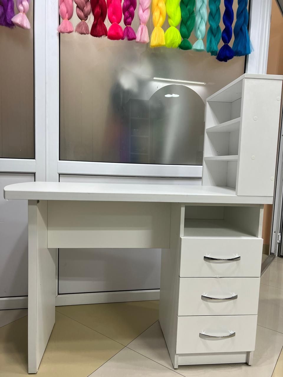 Стол маникюриста