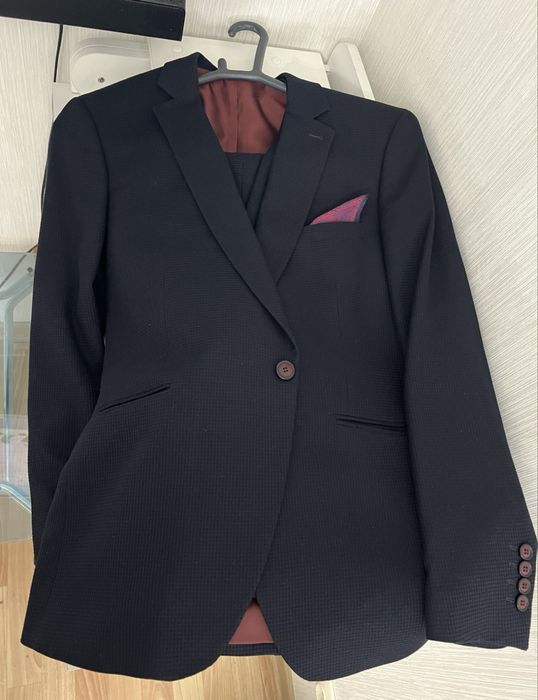 Мужской костюм-тройка (пиджак + брюки + жилет)