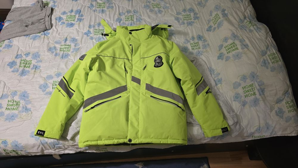 Продавам ски яке Еvil Volf