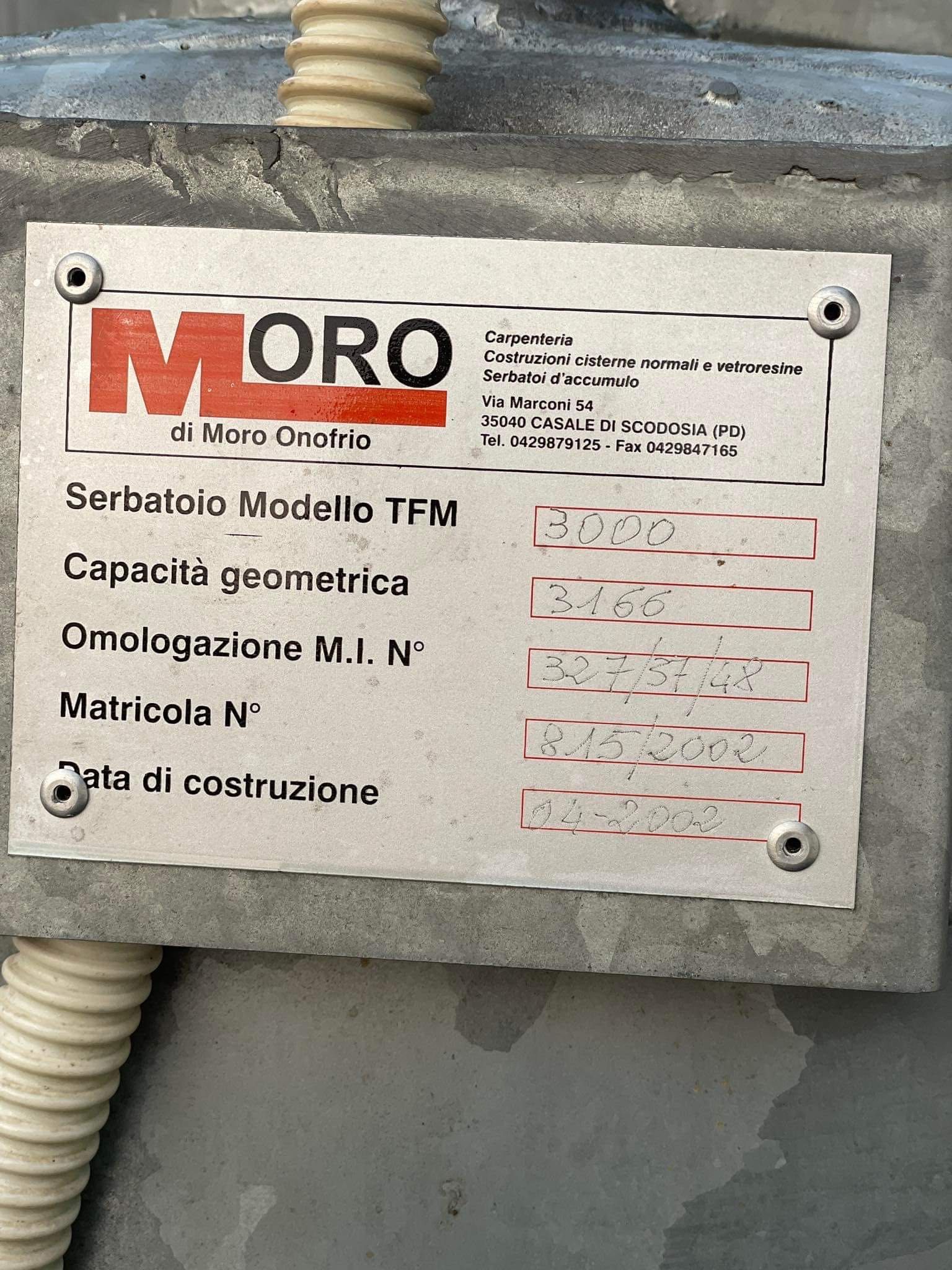 Cisterna/bazin zincat  motorina 3200 l Italia