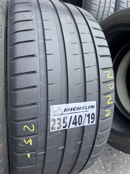 235/40/19 michelin