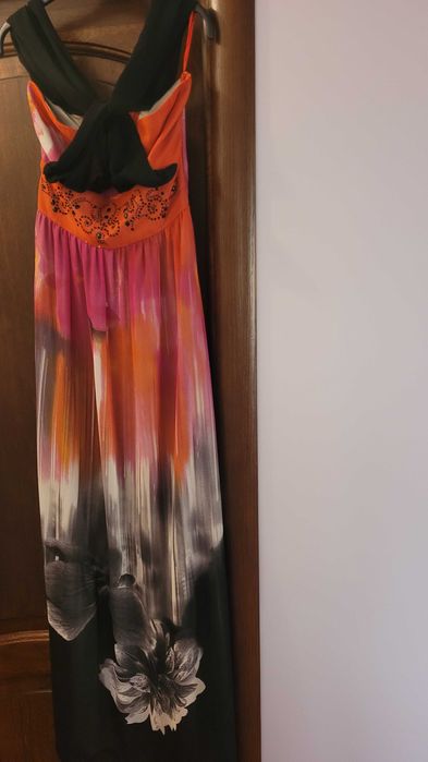 Rochie nuante vibrante portocaliu, ciclam si neagra cu imprimeu floral