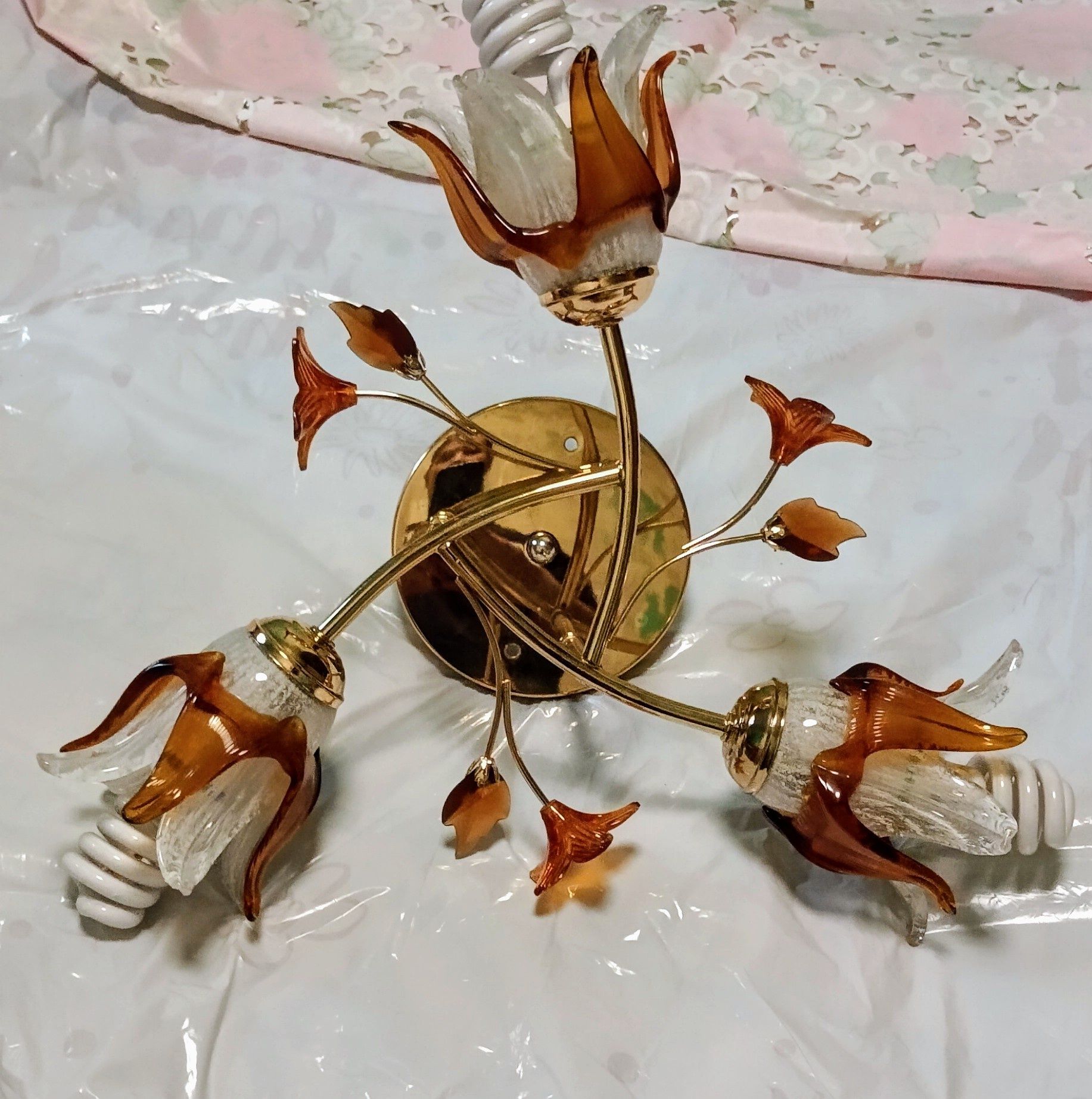 Продам люстру трехрожковую