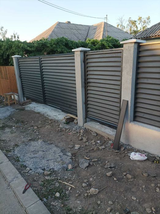 Garduri si porti din panou stil jaluzele, sipca metalica, plasa si BCA