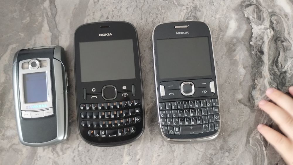 Lot telefoane vechi cu butoane nokia 8800 arte samsung maxcom alcatel