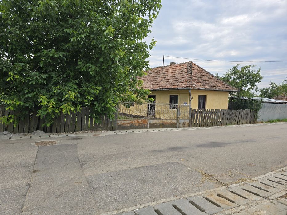 Vând casa jucu de sus