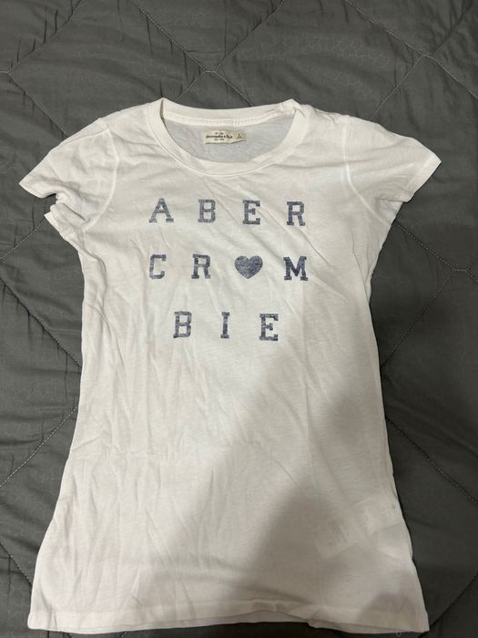 Vând cinci tricouri