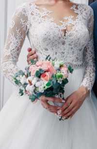 Продам свадебное платье (БУ), шубку из искусственного мехаа