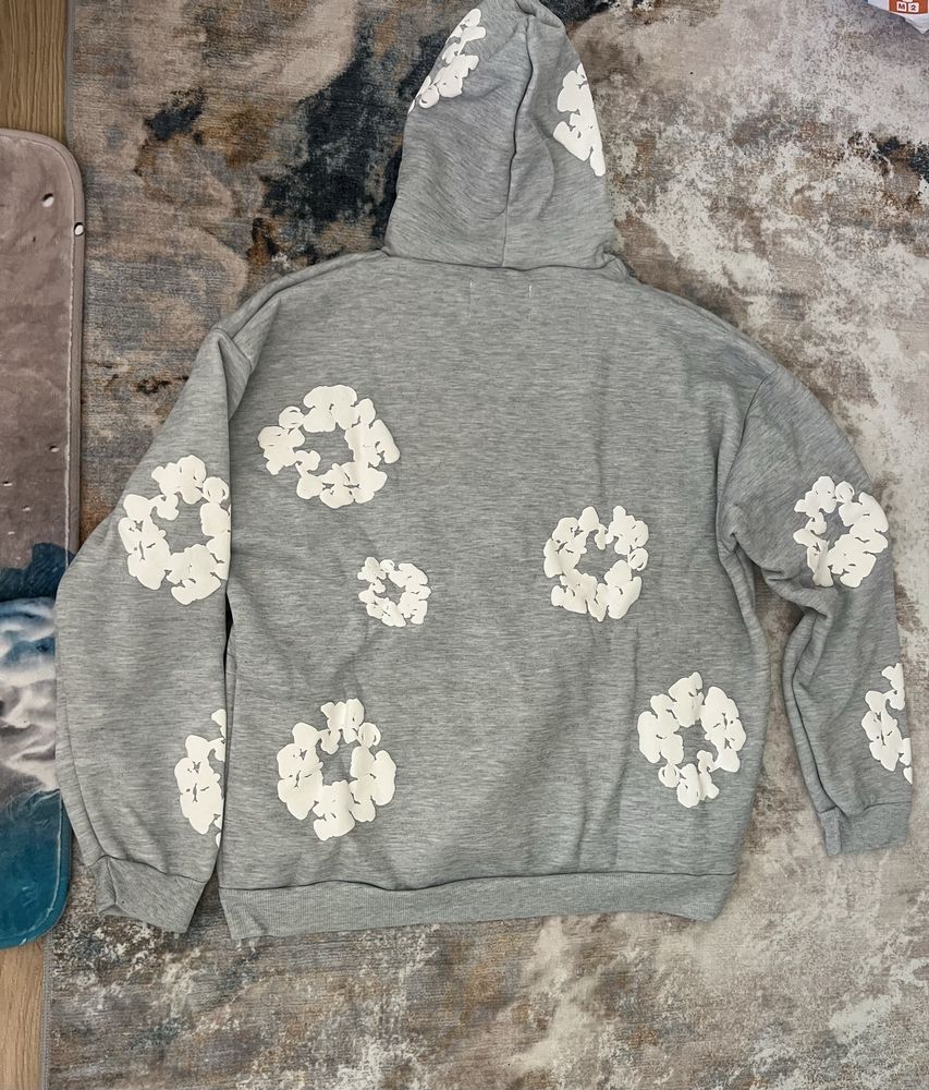Denim Tears екип и сив суитчер