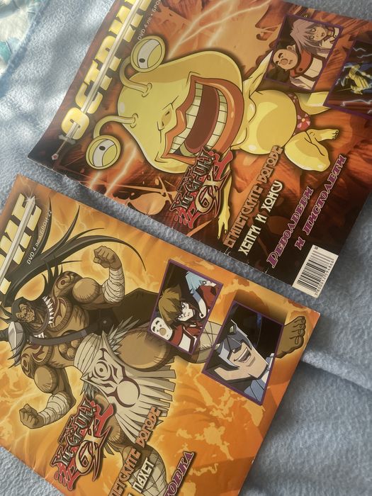 YU-GI-OH DVD дискове и комикси свързани с играта.