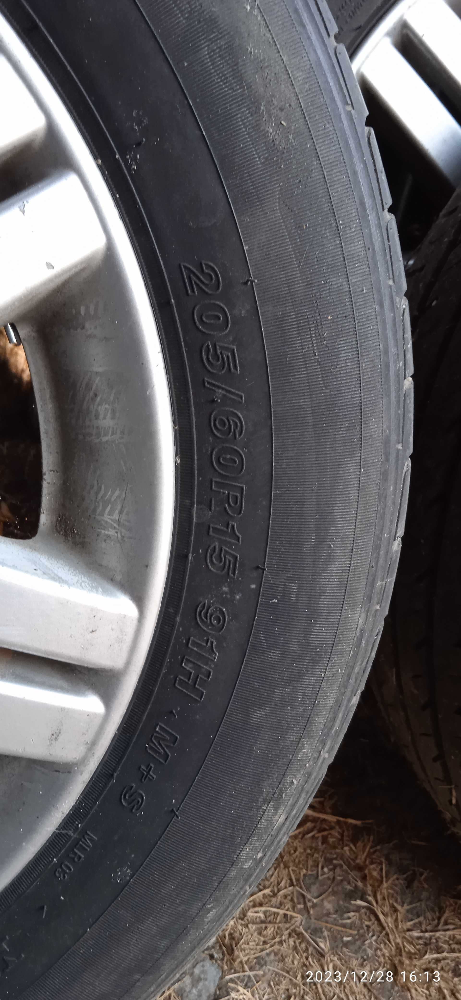 Оригинални гуми с джанти от пасат б5. 15 - ки.5×112