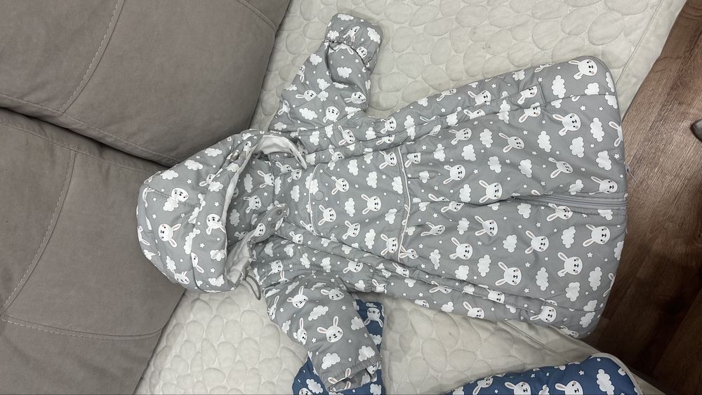 Продам детские комбинезоны, для первого года жизни