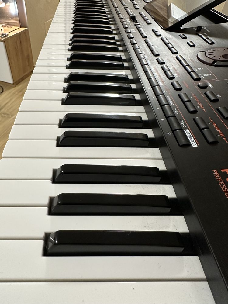 Продавам korg pa 4 X 61 keys