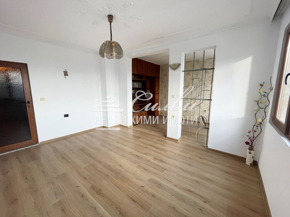 Продава се Двустаен апартамент в Шумен, Пазара - 63 кв.м за 891 €/кв.м - Снимка #1