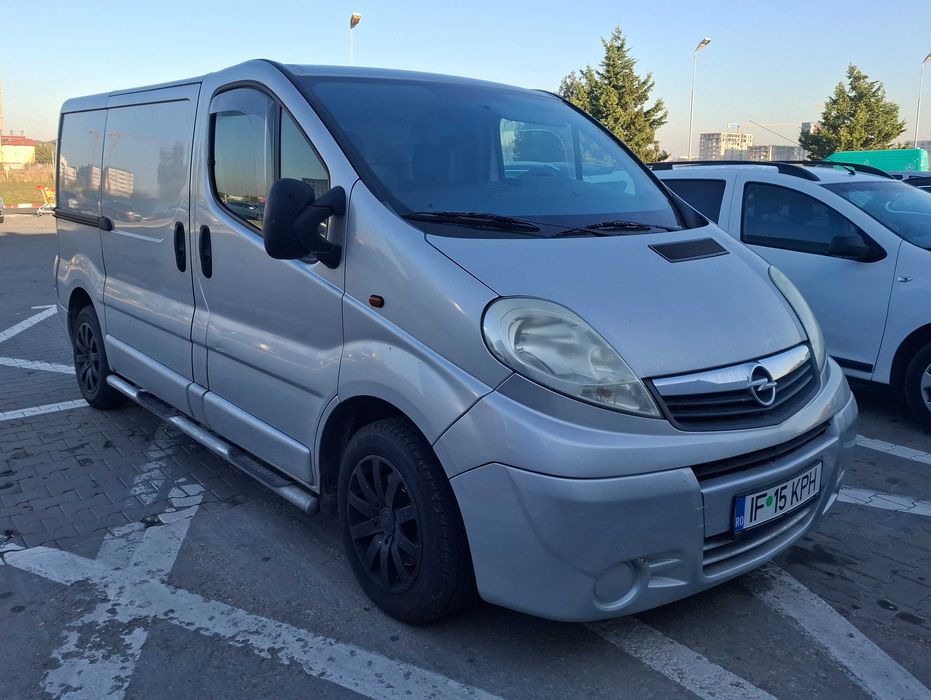 Opel Vivaro 1.9 CDTI - 3 locuri - similar Renault Trafic