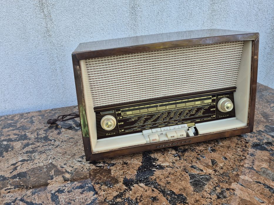 Vând Radio,Lampi,carcasa lemn 1940-1989 marca Loewe& opta type 6730w