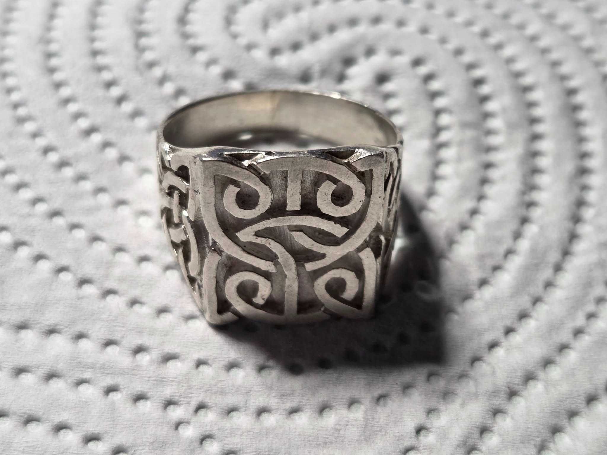Inel vintage argint cu model celtic irlandez