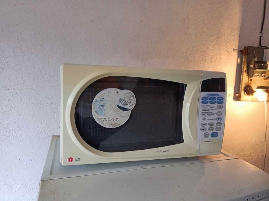 Продам рабочую микроволновую печь.