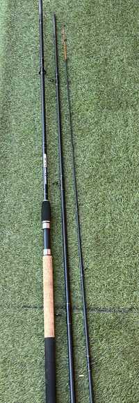 Lanseta de feeder  Black force 3.90m & mulineta carp expert 6000