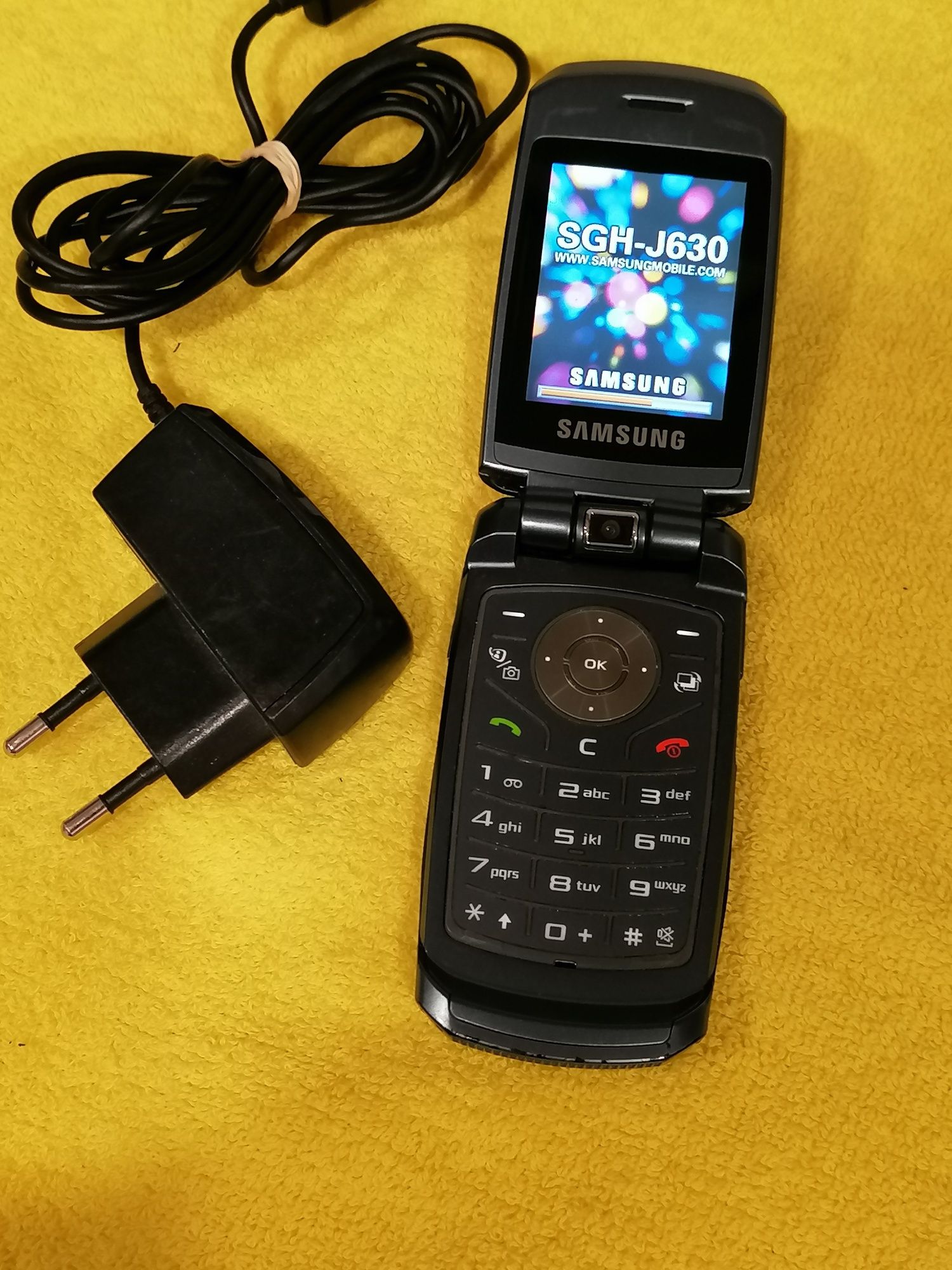 Super telefon cu clapeta SGH-j630 cu incarcator original,  original