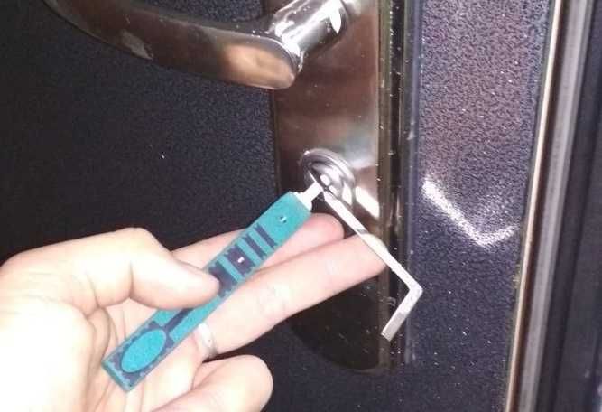 Вскрытие замков \ Открыть дверь \ Установка замка \ Замена ручки