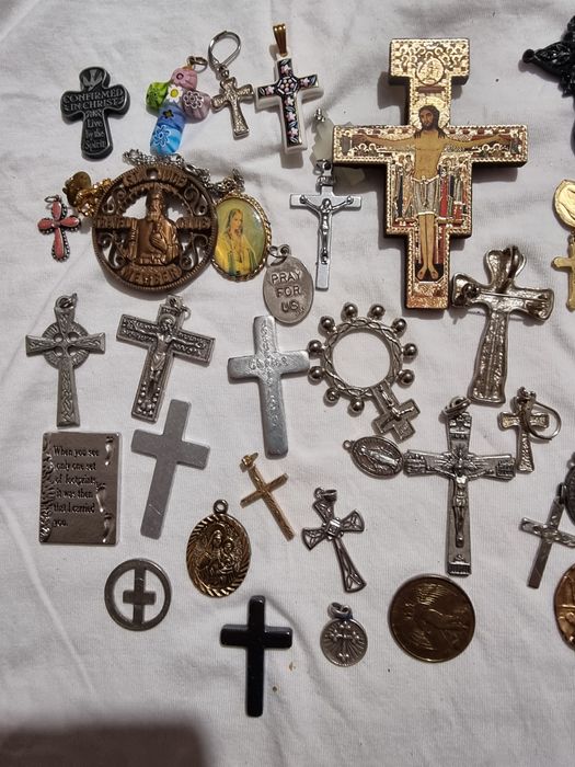 Cruciulițe, rozalii, lănțișoare cu Cruciulițe,, bratari
