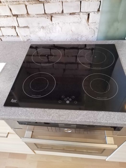 Кухня с електроуреди