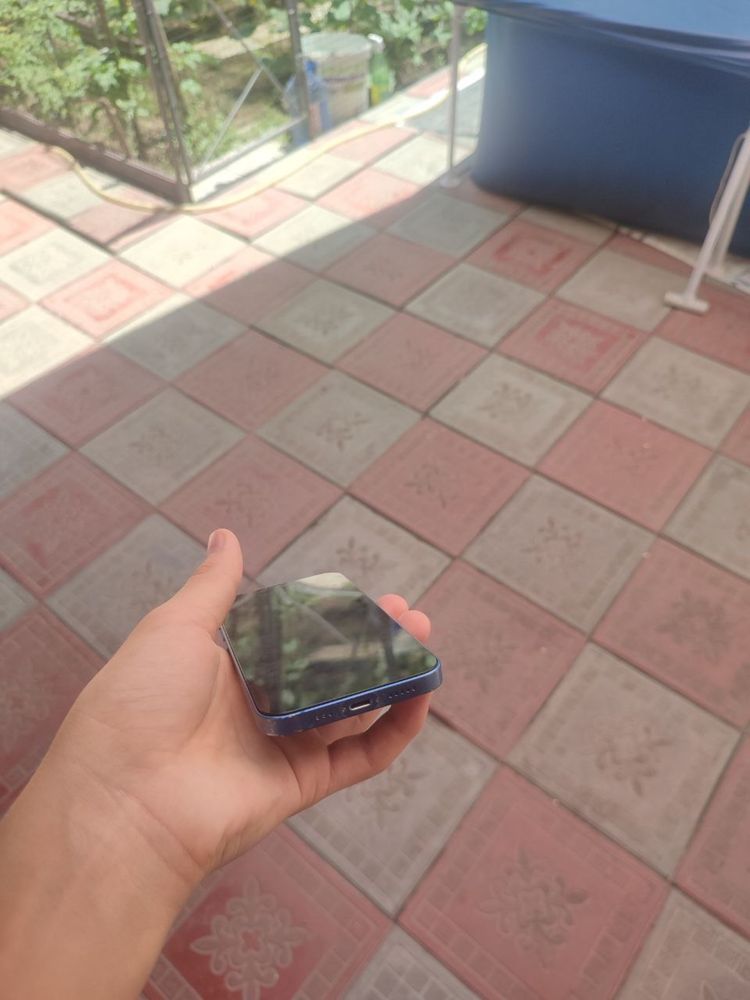 Продам Iphone 13