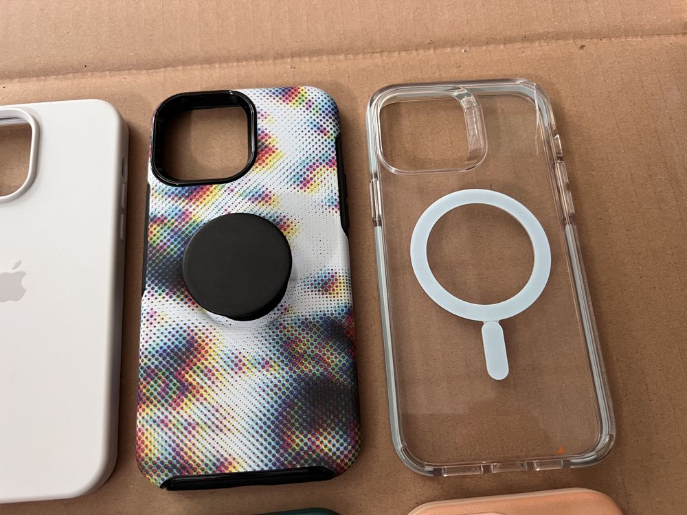 Чисто нови калъфи за Iphone 13 pro max  Цени от 10лв за брой.