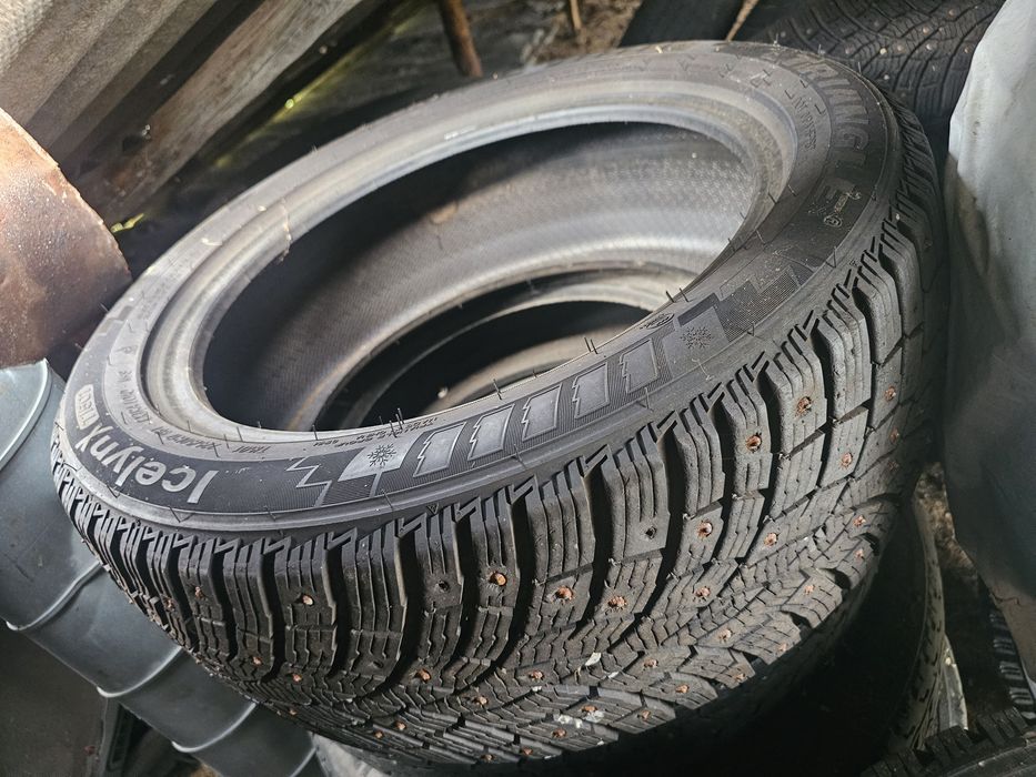 Продам шипованную резину 225.50. R17