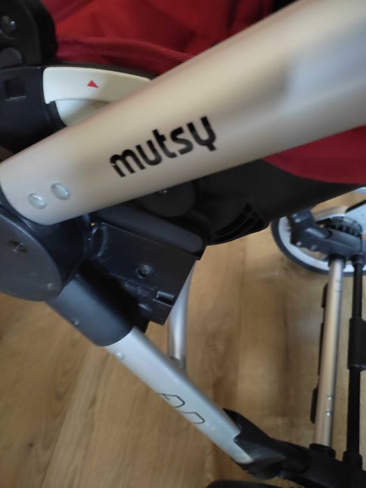 Продавам детска количка Mutsy EVO