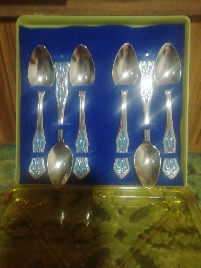 Чайные сувенирные подарочные ложки из цветного металла,