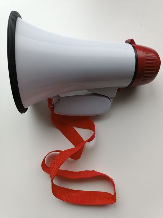 Мегафон със сгъваема дръжка 10w