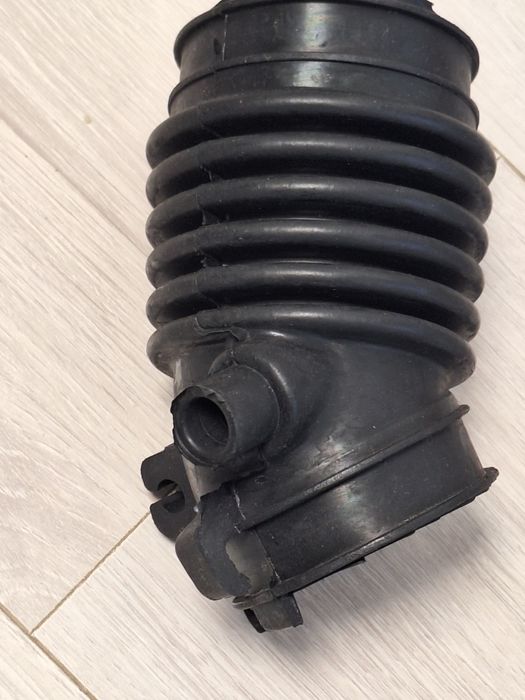 N 105 Въздуховод за Honda CRV 3 2.0i 17225-RZP-G00