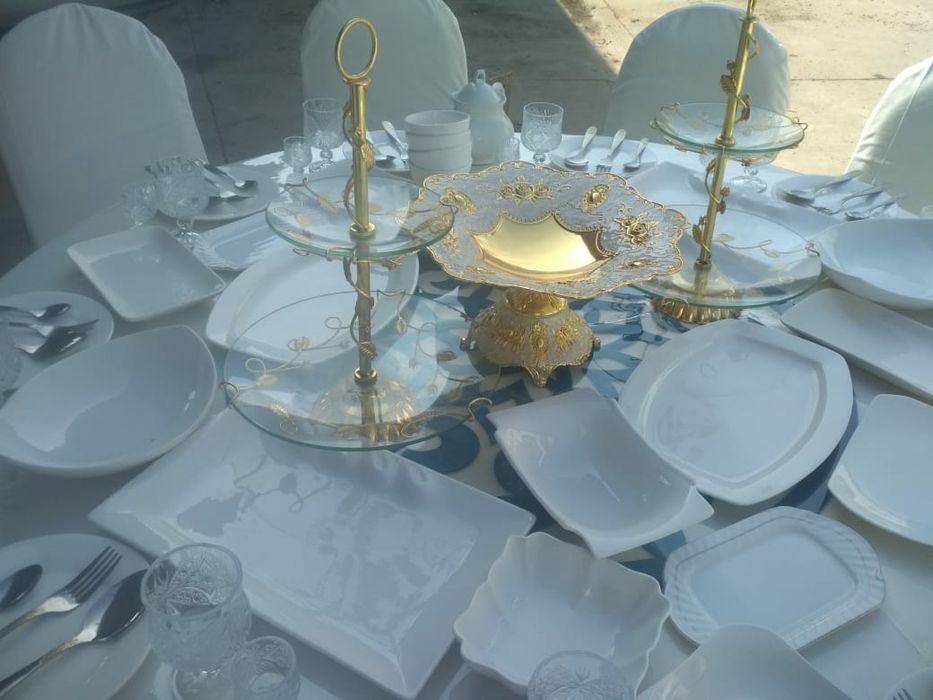 Прокат посуды и столов и навесов с доставкой.