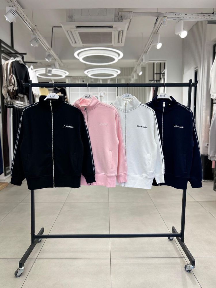 Суитчъри CalvinKlein