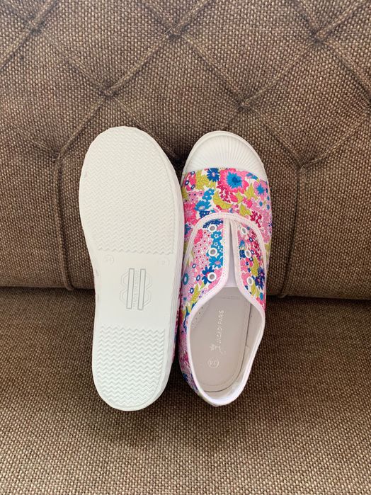 Чисто нови детски кецове за момиченце