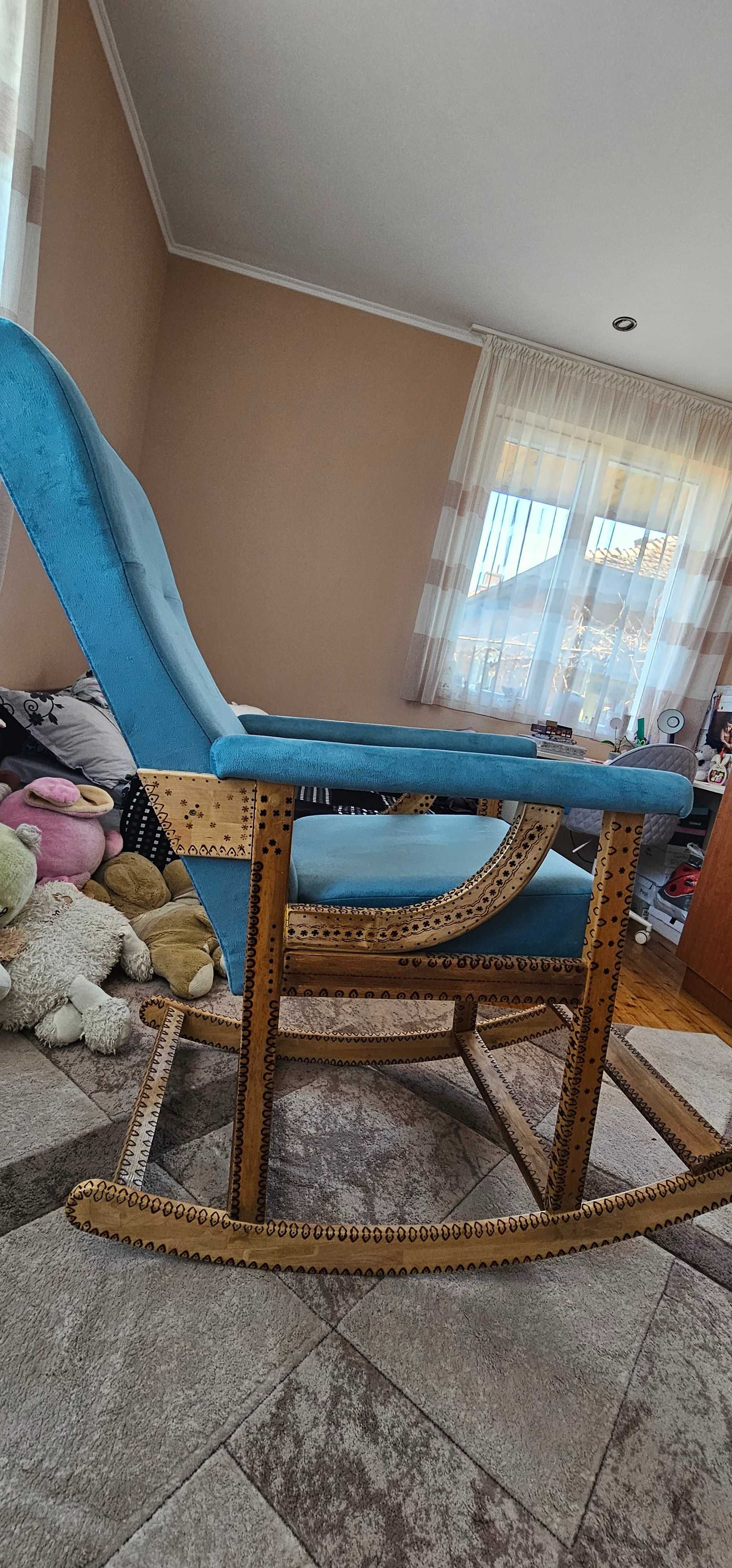 Люлеещ стол от дърво