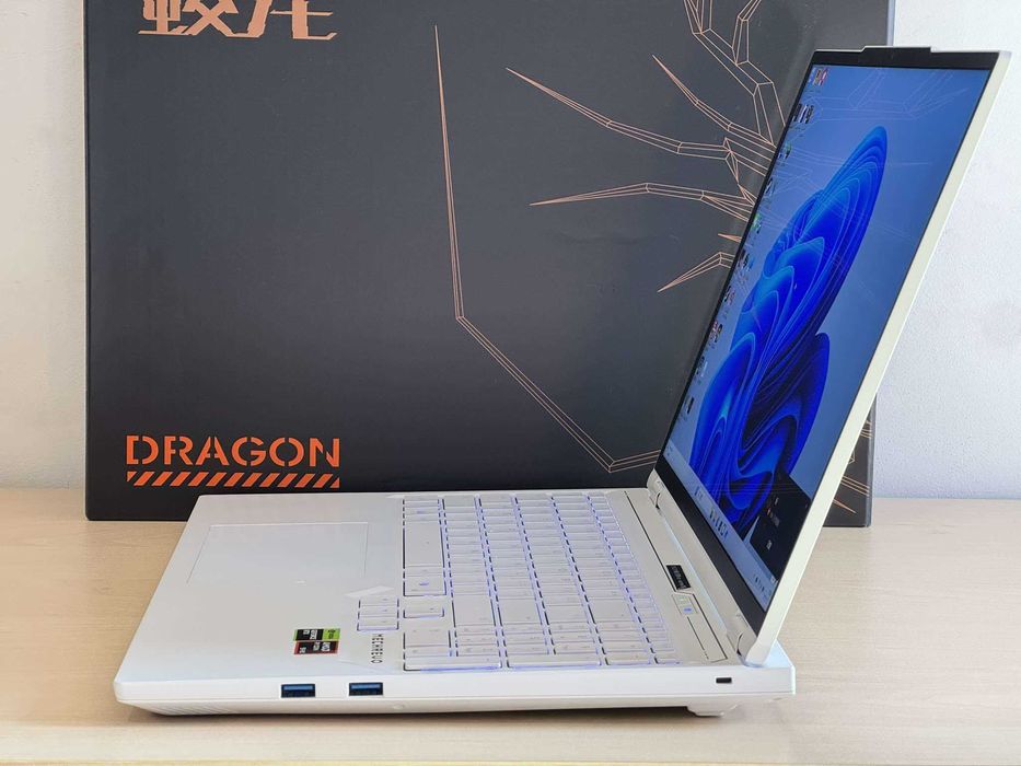 Бартер!МОЩЕН! 300hz/ 16 Ядрен Ryzen 9 / RTX 5060 / WQXGA