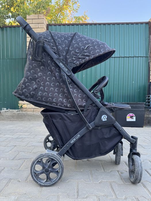 Продам прогулочную коляску.