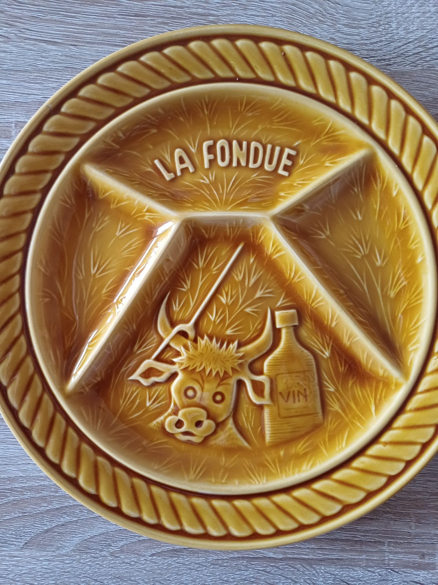 Farfurii  vintage La Fondue din ceramica